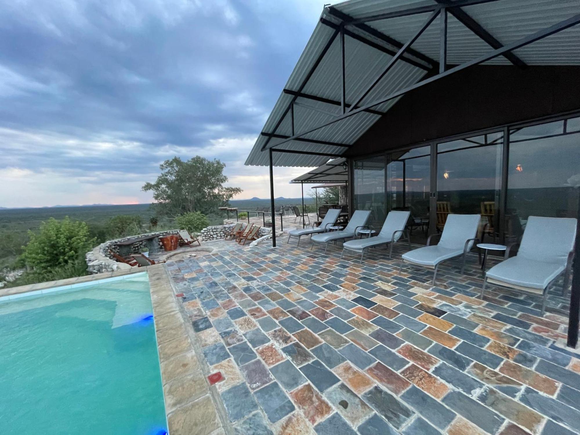 Aloegrove Safari Lodge Otjiwarongo Exterior photo